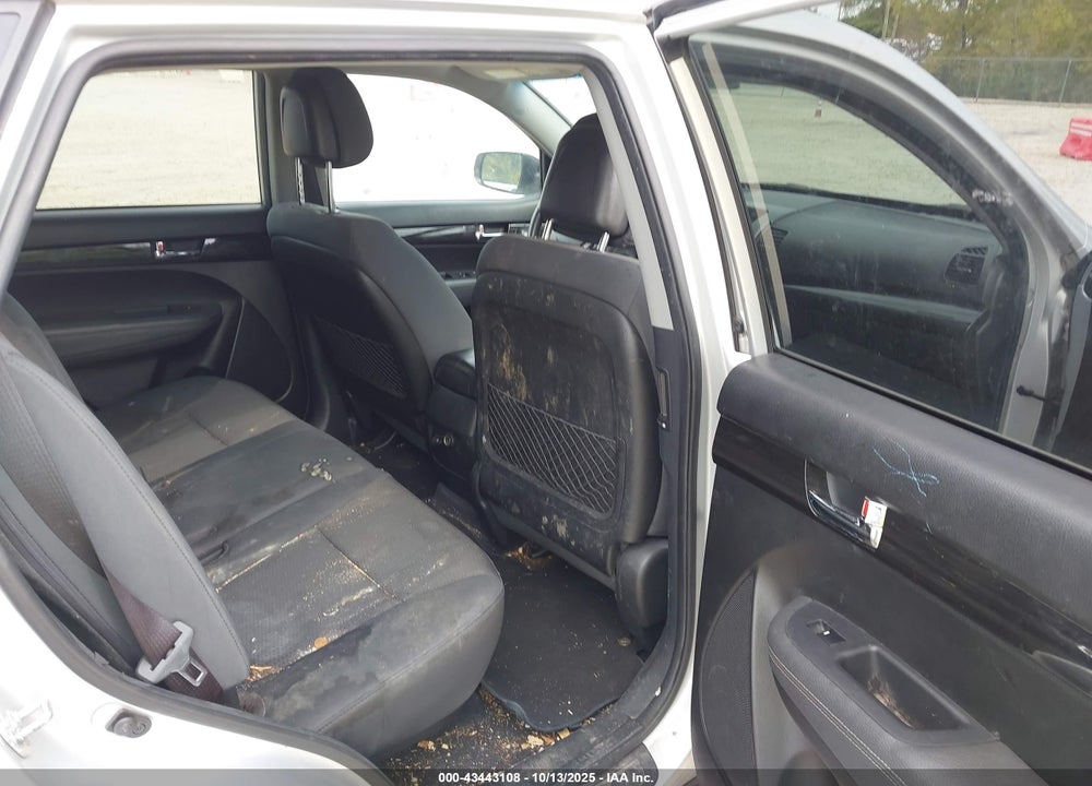 2013 KIA SORENTO VIN: 5XYKT4A64DG394466
