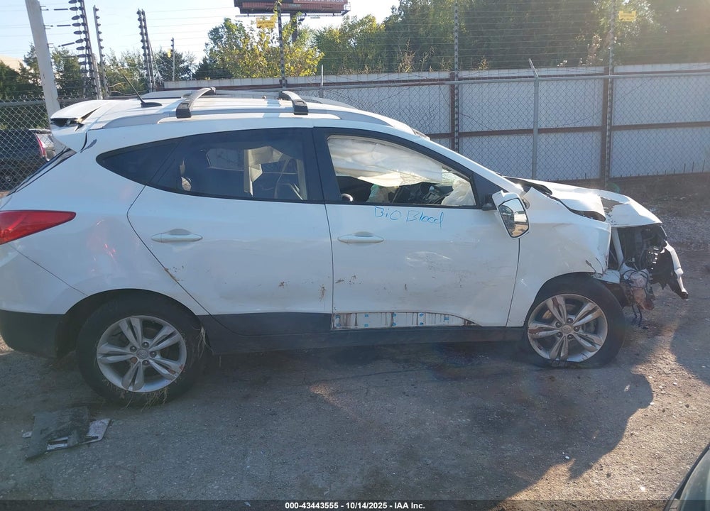 2013 HYUNDAI TUCSON VIN: KM8JU3AC4DU672737