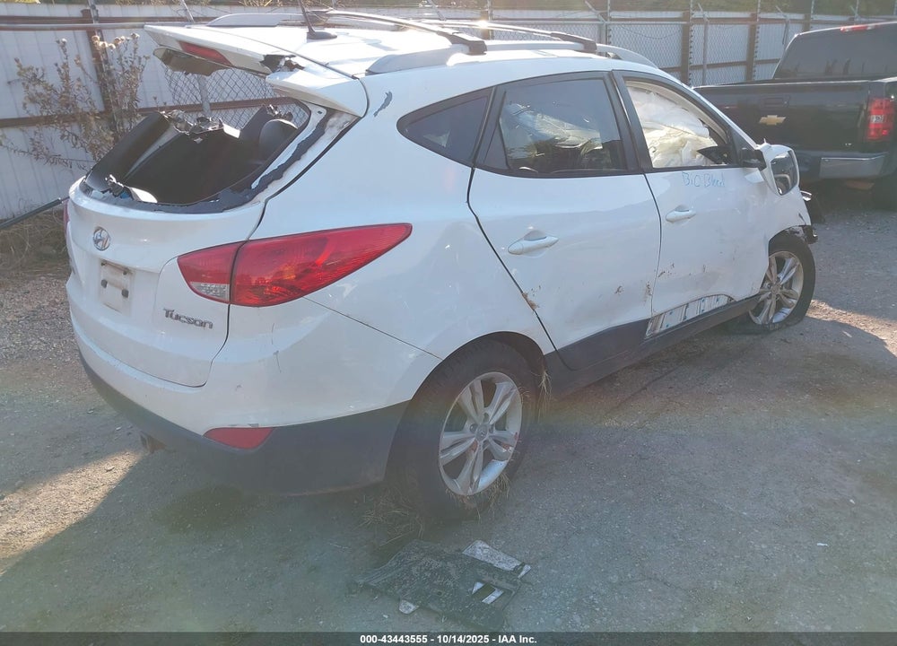 2013 HYUNDAI TUCSON VIN: KM8JU3AC4DU672737