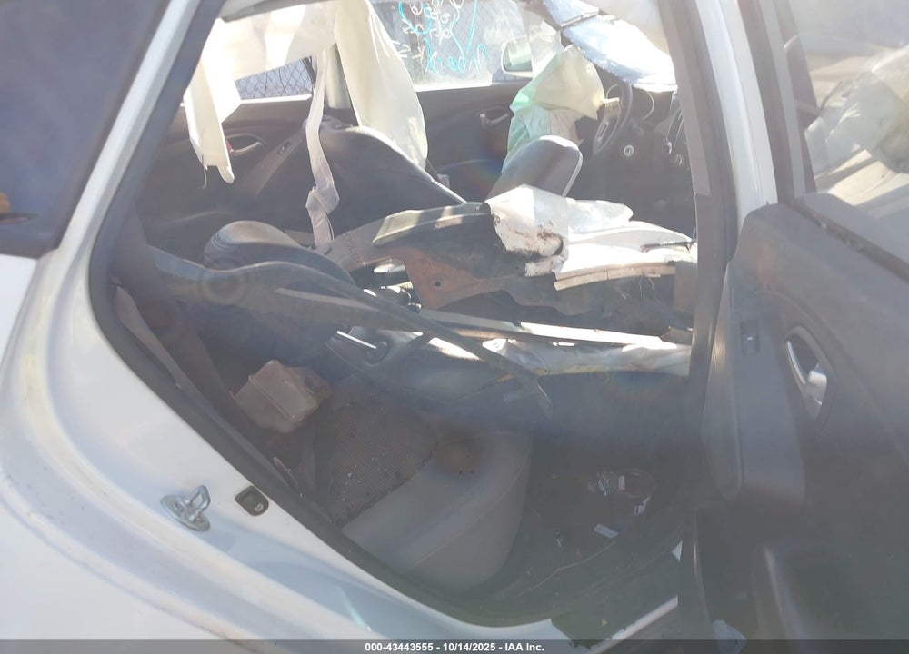 2013 HYUNDAI TUCSON VIN: KM8JU3AC4DU672737