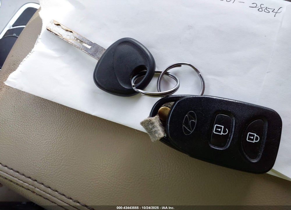 2013 HYUNDAI TUCSON VIN: KM8JU3AC4DU672737
