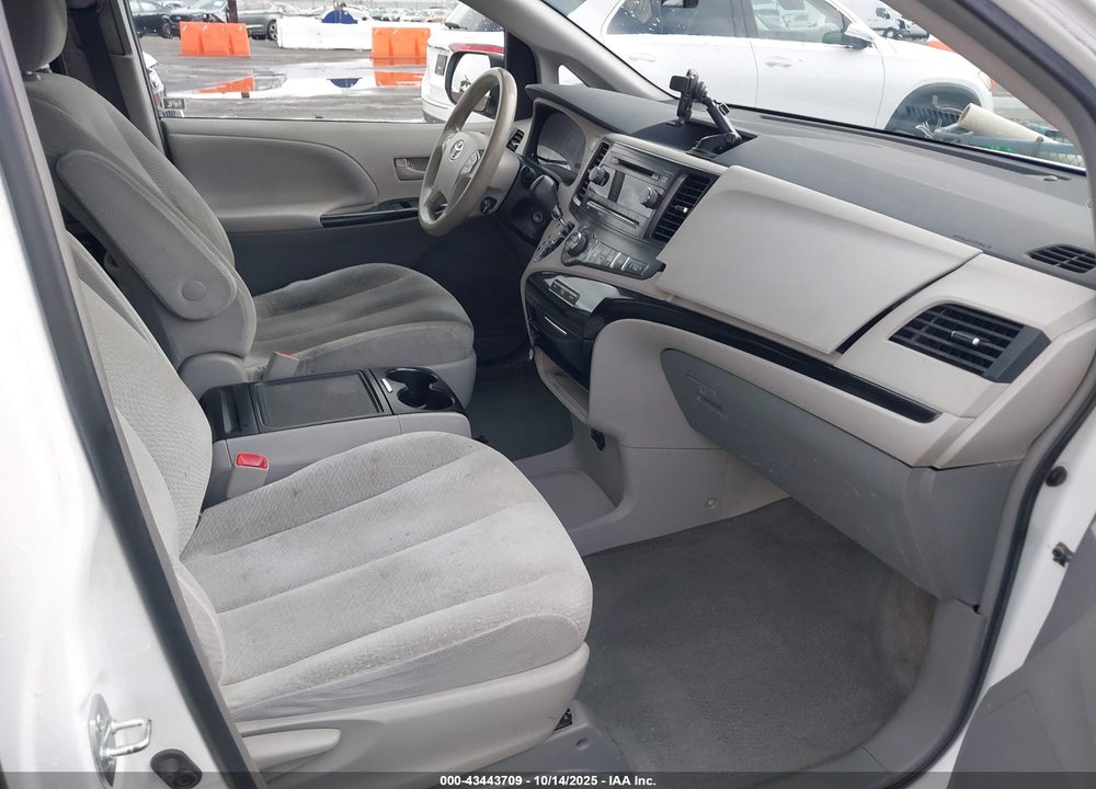 2014 TOYOTA SIENNA LE V6 8 PASSENGER VIN: 5TDKK3DC4ES489483