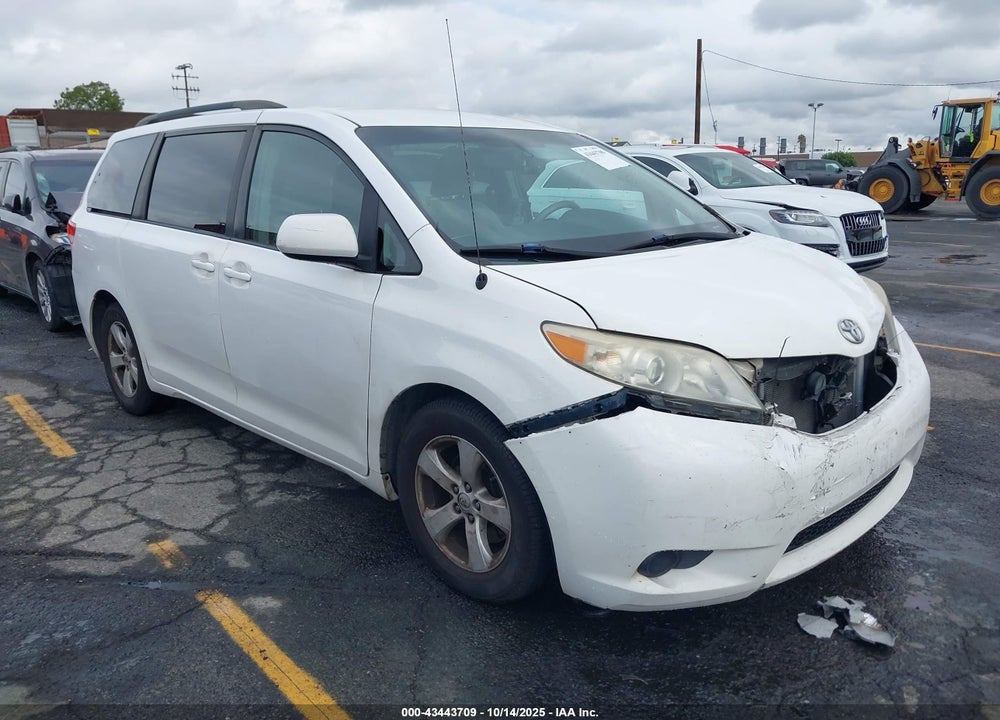 2014 TOYOTA SIENNA LE V6 8 PASSENGER VIN: 5TDKK3DC4ES489483