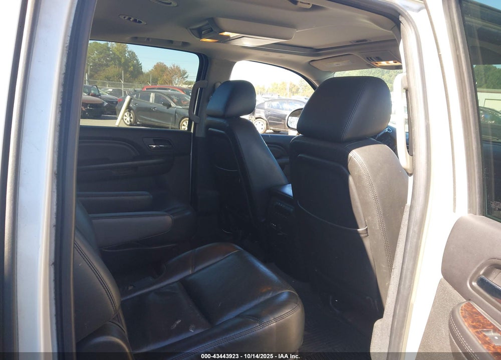 2011 GMC YUKON XL VIN: 1GKS2MEF1BR293272