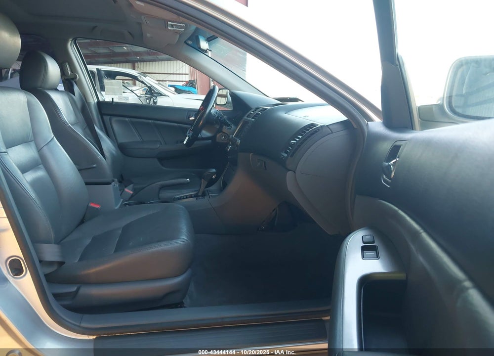 2006 HONDA ACCORD VIN: JHMCN36536C001152