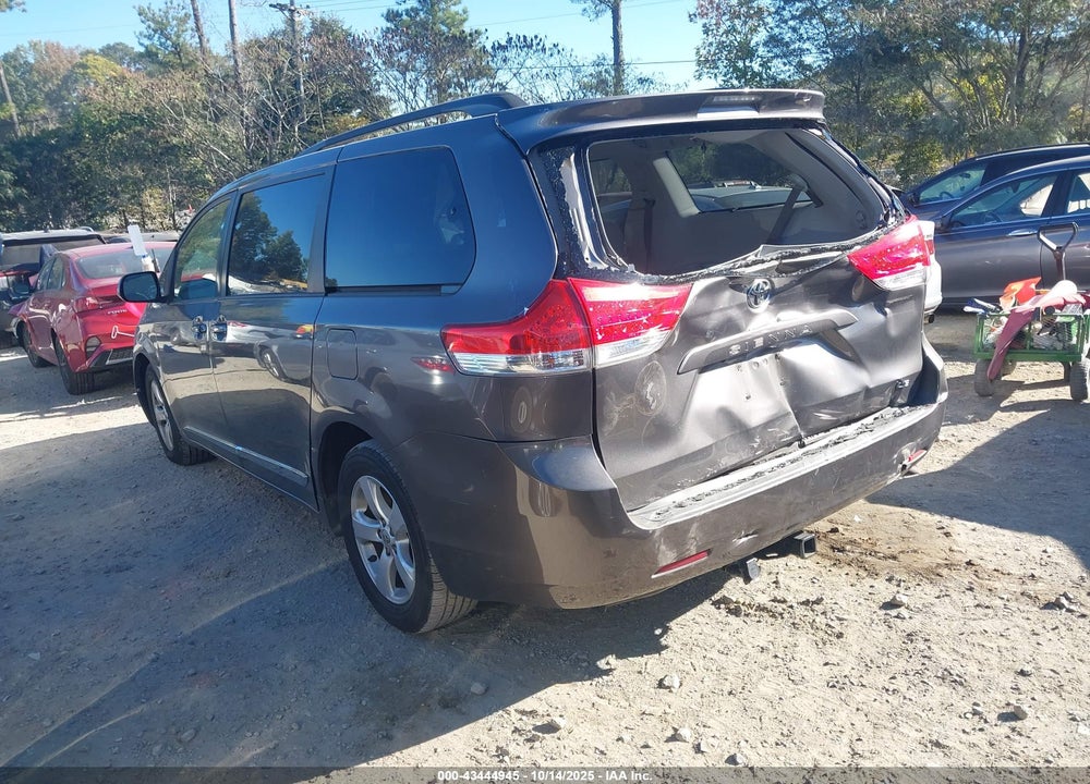 2014 TOYOTA SIENNA LE V6 8 PASSENGER VIN: 5TDKK3DC7ES484939