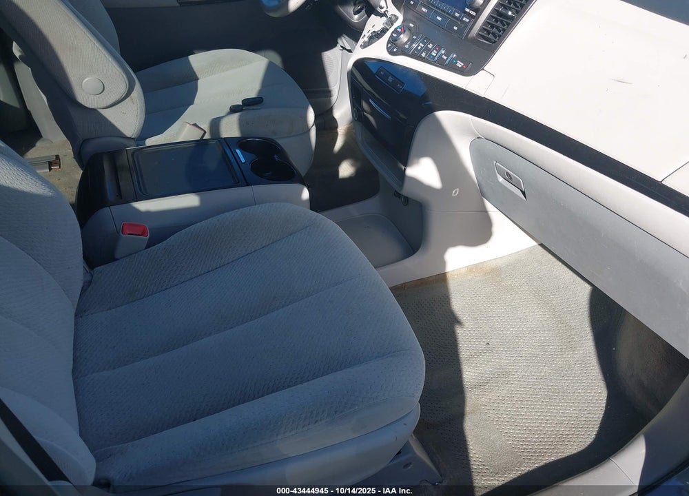 2014 TOYOTA SIENNA LE V6 8 PASSENGER VIN: 5TDKK3DC7ES484939