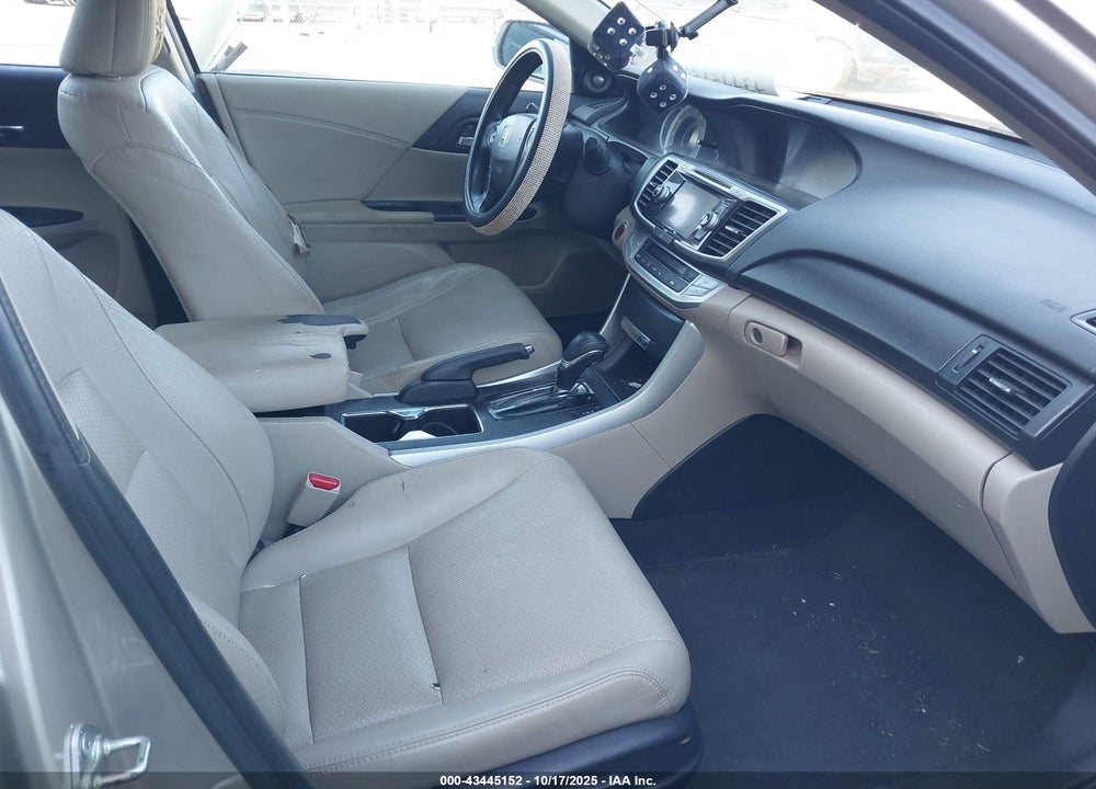 2014 HONDA ACCORD VIN: 1HGCR2F82EA050736
