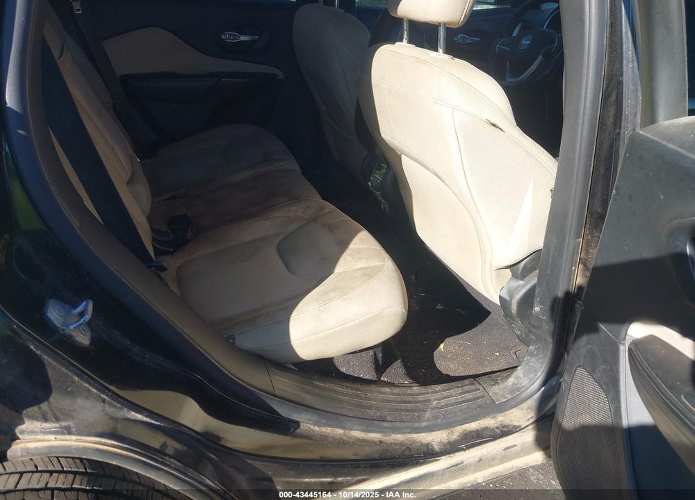 2015 JEEP CHEROKEE LATITUDE VIN: 1C4PJLCB3FW591439