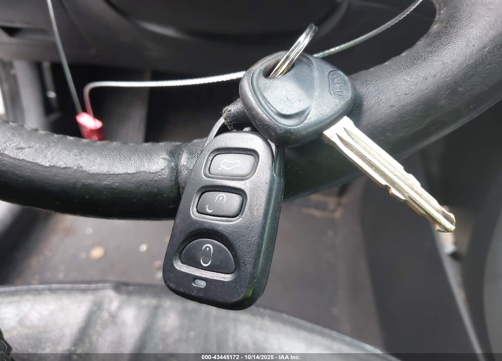 2013 HYUNDAI ELANTRA VIN: 5NPDH4AE7DH204122