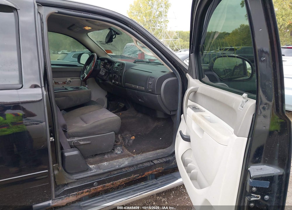 2011 CHEVROLET SILVERADO 1500 VIN: 1GCRKSE33BZ178029