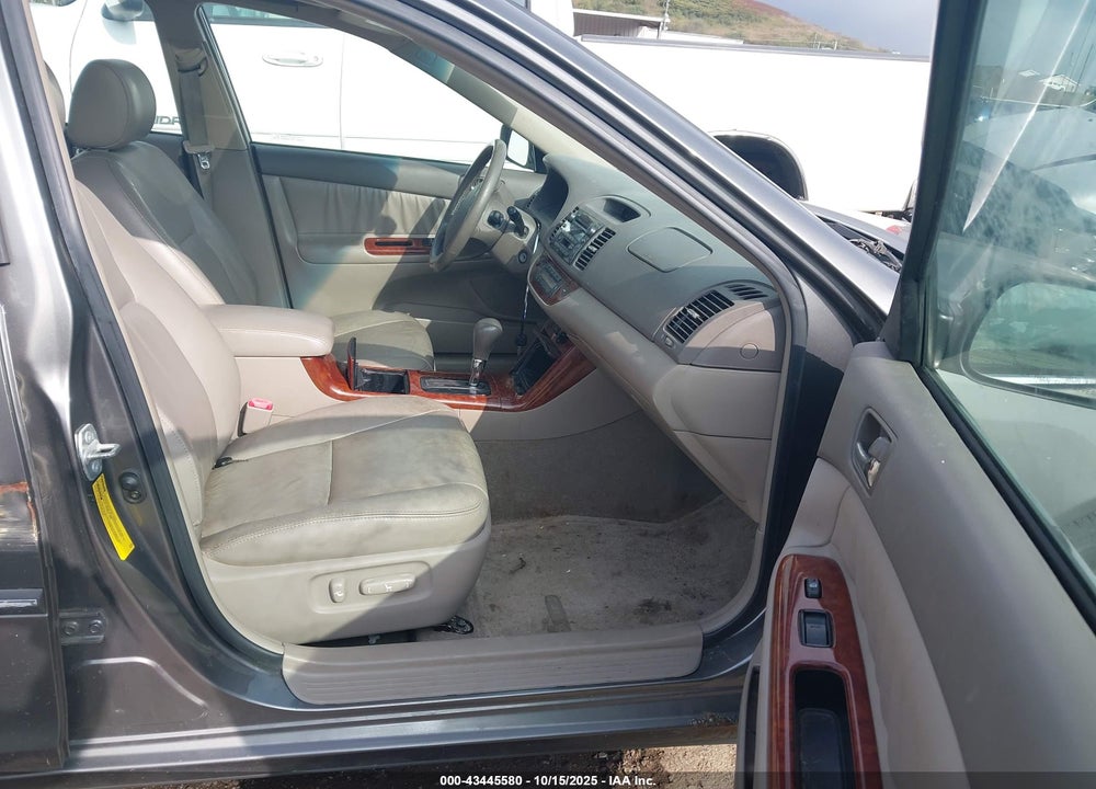 2005 TOYOTA CAMRY XLE V6 VIN: 4T1BF30K15U593809