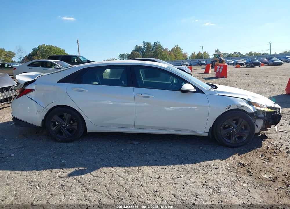 2022 HYUNDAI ELANTRA SEL VIN: 5NPLM4AG9NH085760