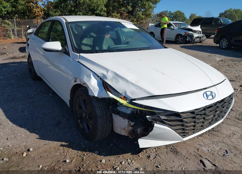 2022 HYUNDAI ELANTRA SEL VIN: 5NPLM4AG9NH085760