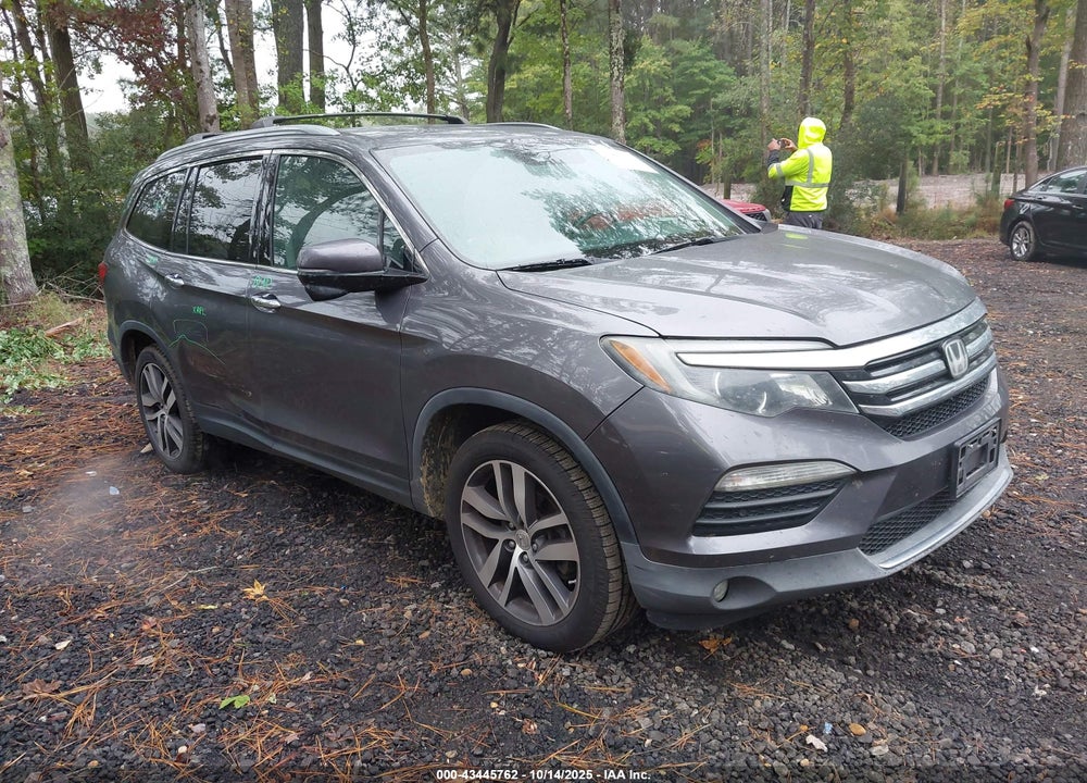 2017 HONDA PILOT TOURING VIN: 5FNYF6H98HB025958