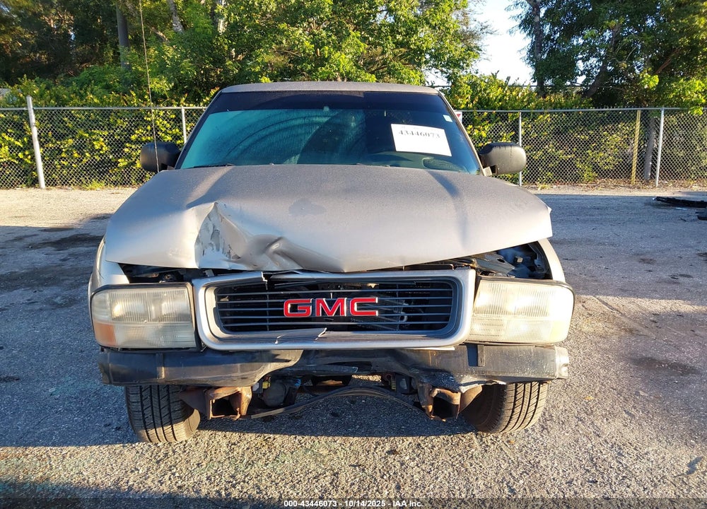 2001 GMC SONOMA SLS VIN: 1GTCS195118184198
