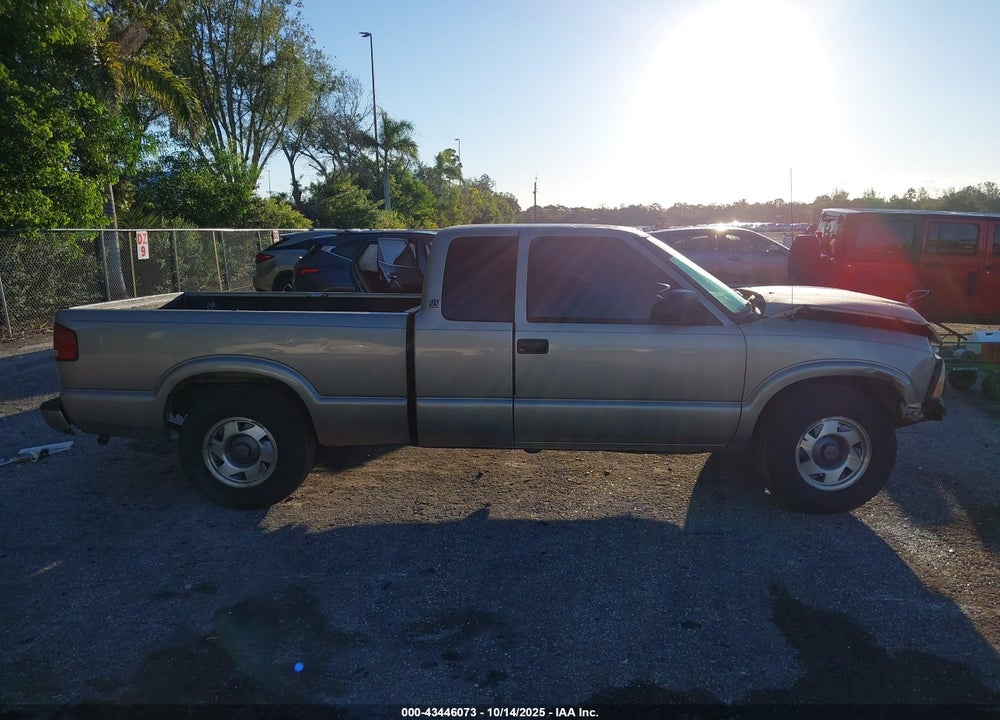 2001 GMC SONOMA SLS VIN: 1GTCS195118184198