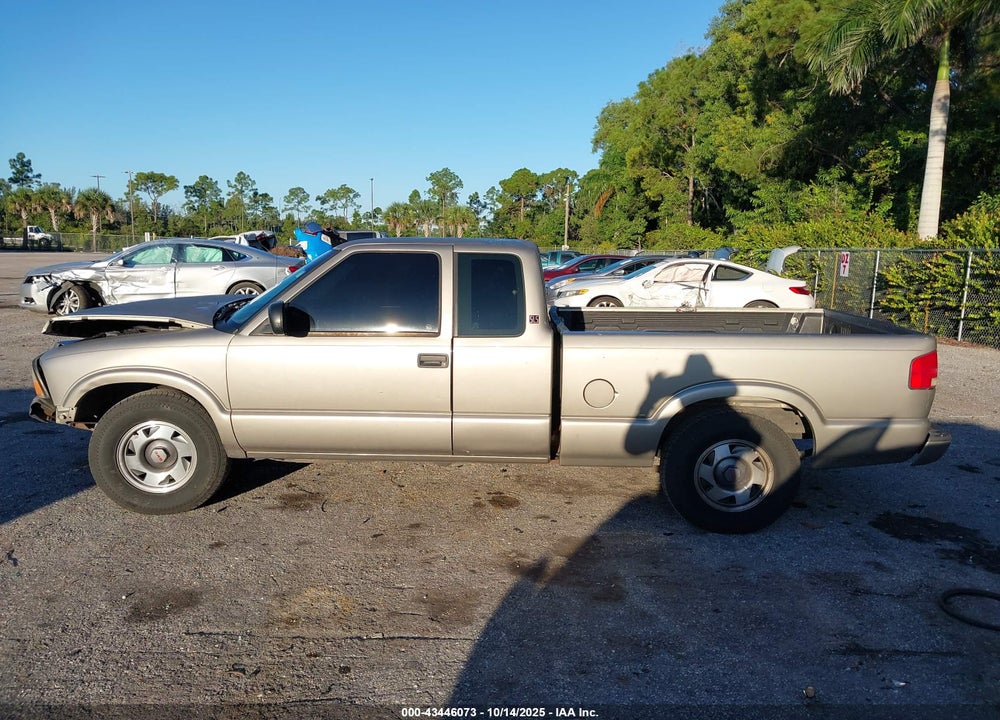 2001 GMC SONOMA SLS VIN: 1GTCS195118184198