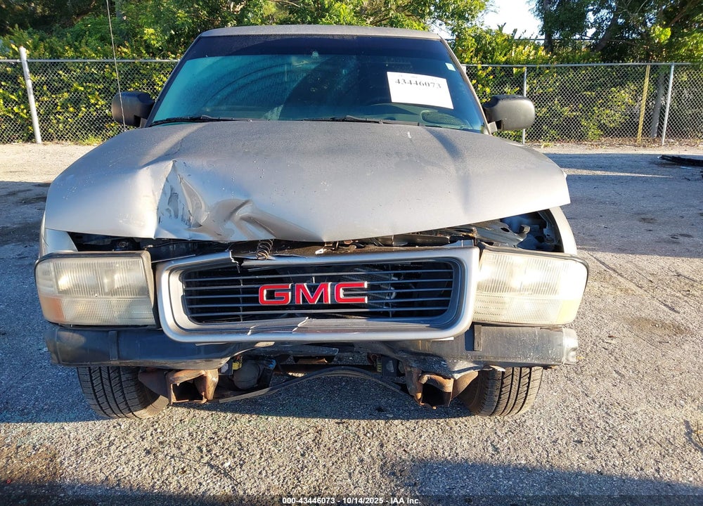 2001 GMC SONOMA SLS VIN: 1GTCS195118184198