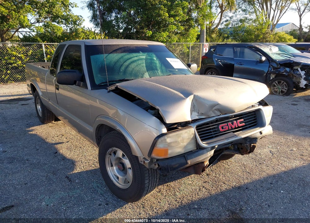 2001 GMC SONOMA SLS VIN: 1GTCS195118184198