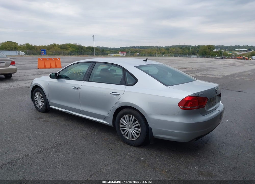 2015 VOLKSWAGEN PASSAT VIN: 1VWAT7A31FC002941