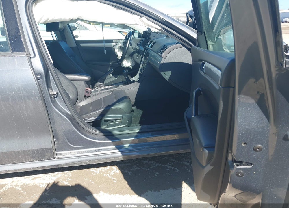 2019 VOLKSWAGEN PASSAT 2.0T WOLFSBURG EDITION VIN: 1VWLA7A33KC009608