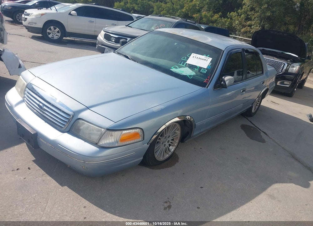 2000 FORD CROWN VICTORIA VIN: 2FAFP73W2YX158213