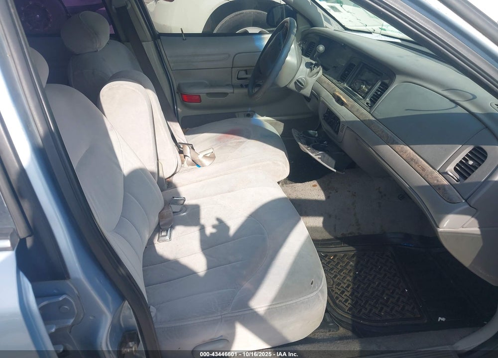 2000 FORD CROWN VICTORIA VIN: 2FAFP73W2YX158213