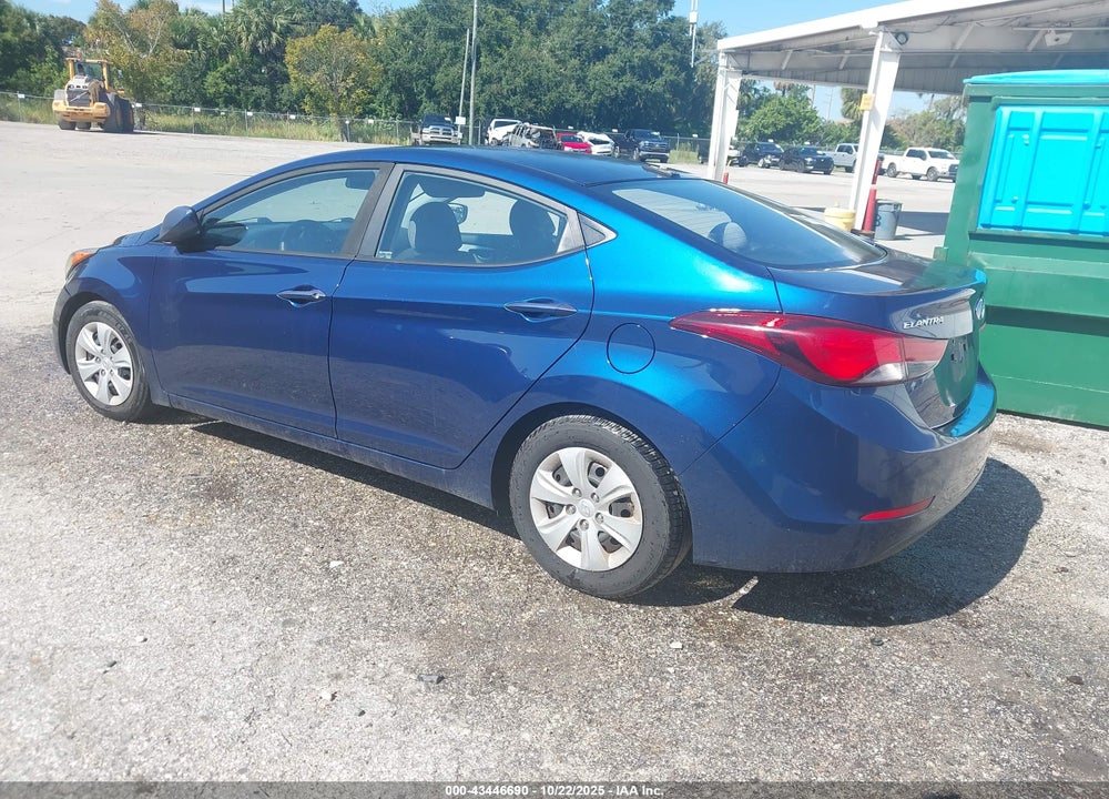 2016 HYUNDAI ELANTRA VIN: 5NPDH4AE7GH748236