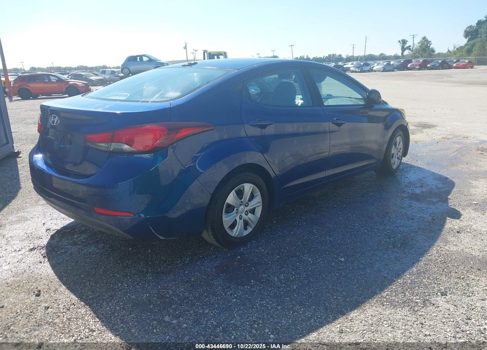 2016 HYUNDAI ELANTRA VIN: 5NPDH4AE7GH748236