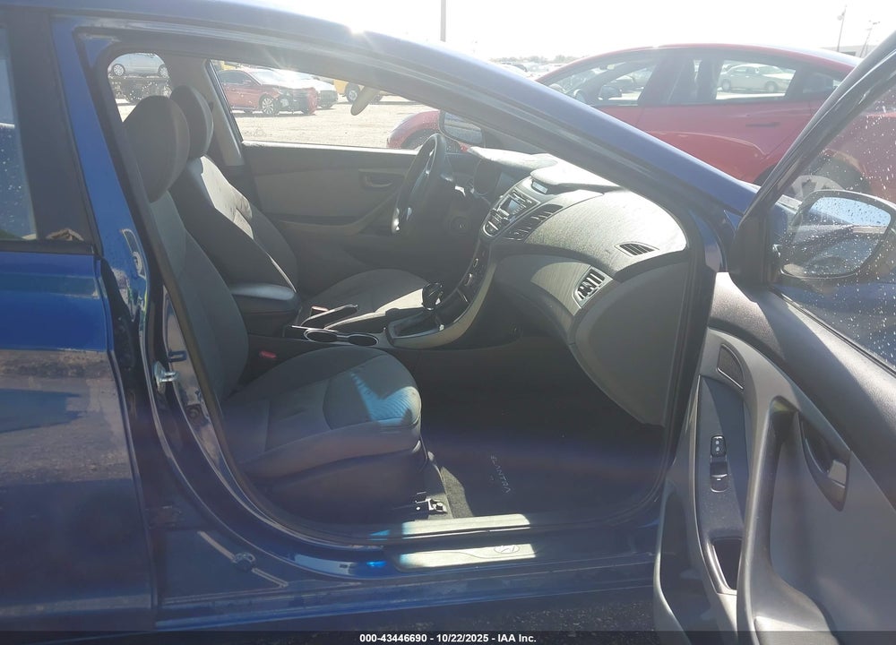 2016 HYUNDAI ELANTRA VIN: 5NPDH4AE7GH748236