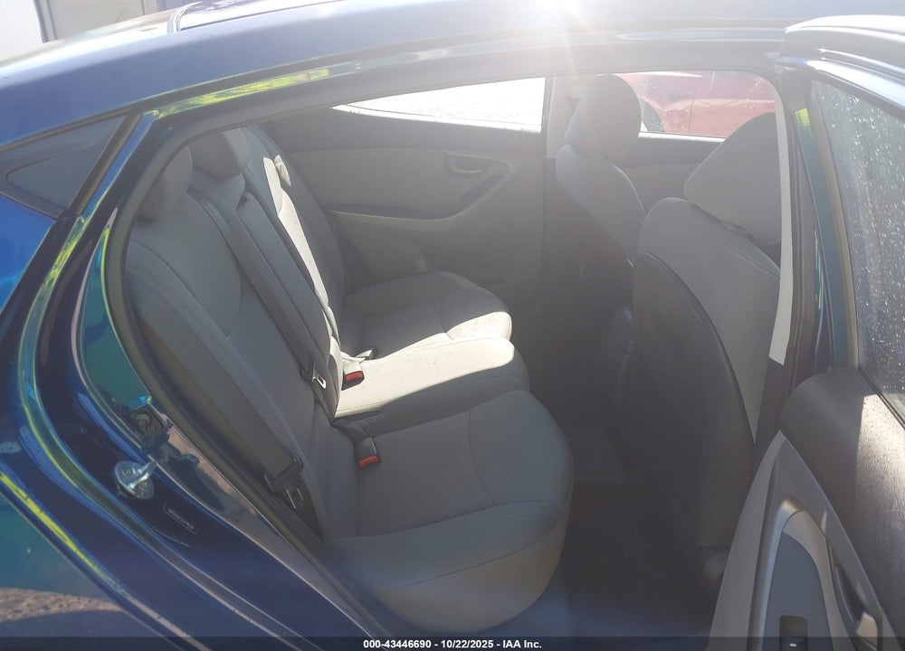 2016 HYUNDAI ELANTRA VIN: 5NPDH4AE7GH748236