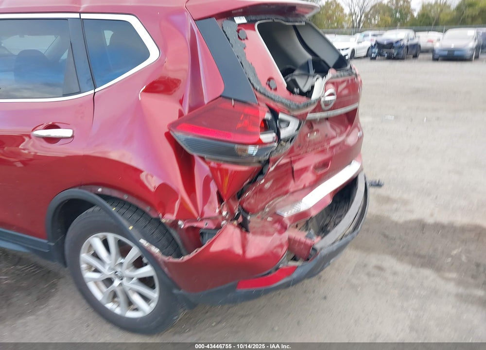 2018 NISSAN ROGUE VIN: 5N1AT2MT0JC760212