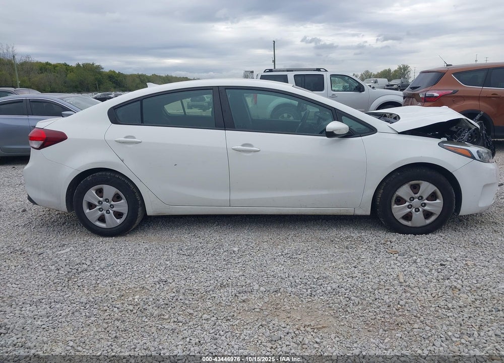 2017 KIA FORTE VIN: 3KPFK4A7XHE032254