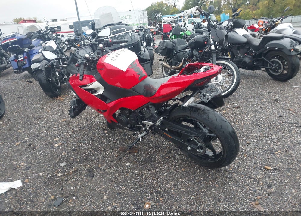 2021 KAWASAKI EX400 VIN: JKAEXKG11MDA96745