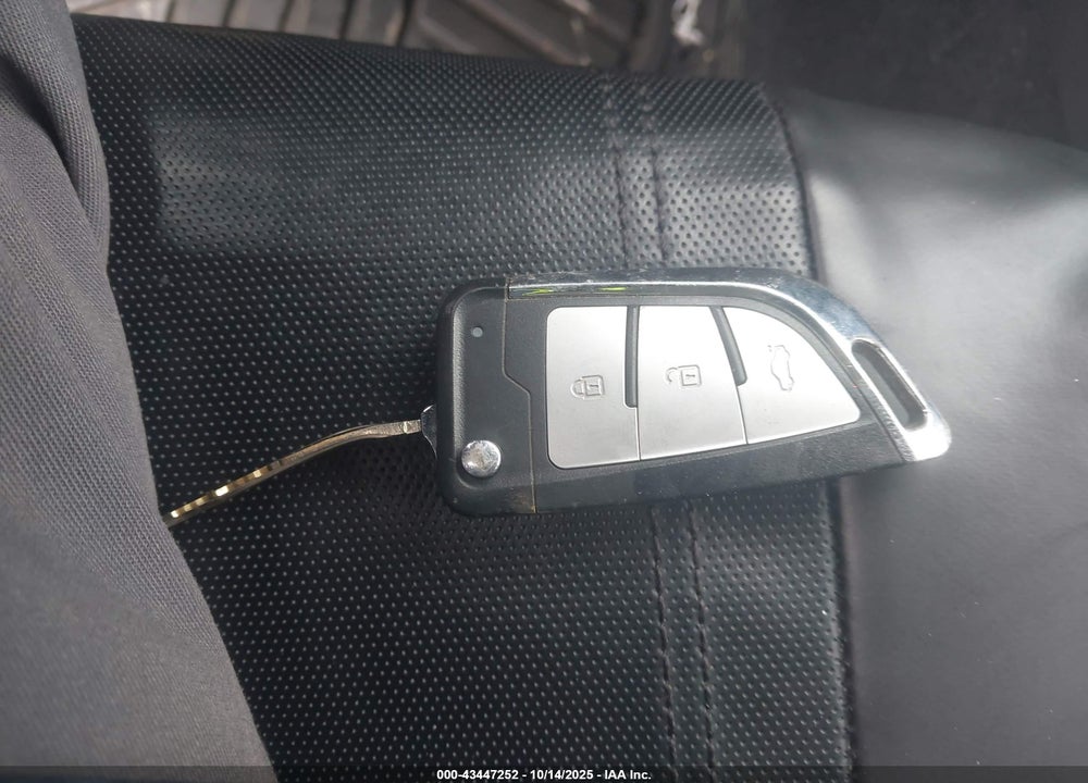 2019 MITSUBISHI OUTLANDER ES VIN: JA4AZ3A38KZ015116