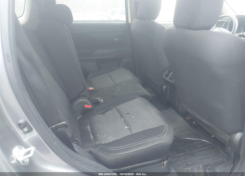 2019 MITSUBISHI OUTLANDER ES VIN: JA4AZ3A38KZ015116