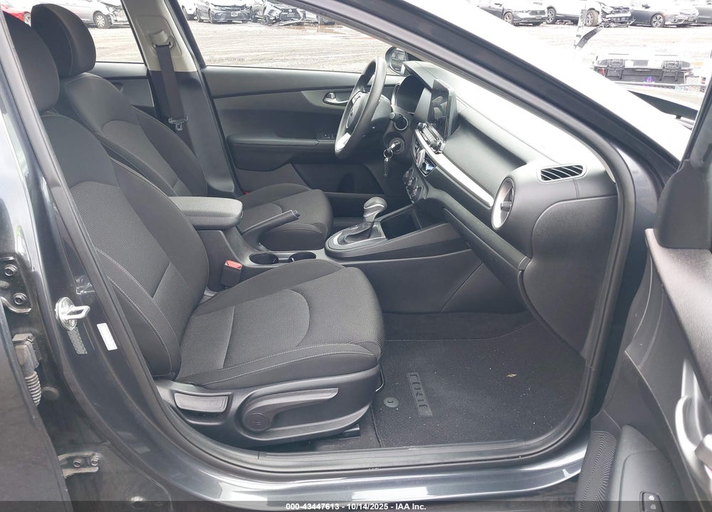 2021 KIA FORTE VIN: 3KPF24AD0ME409156