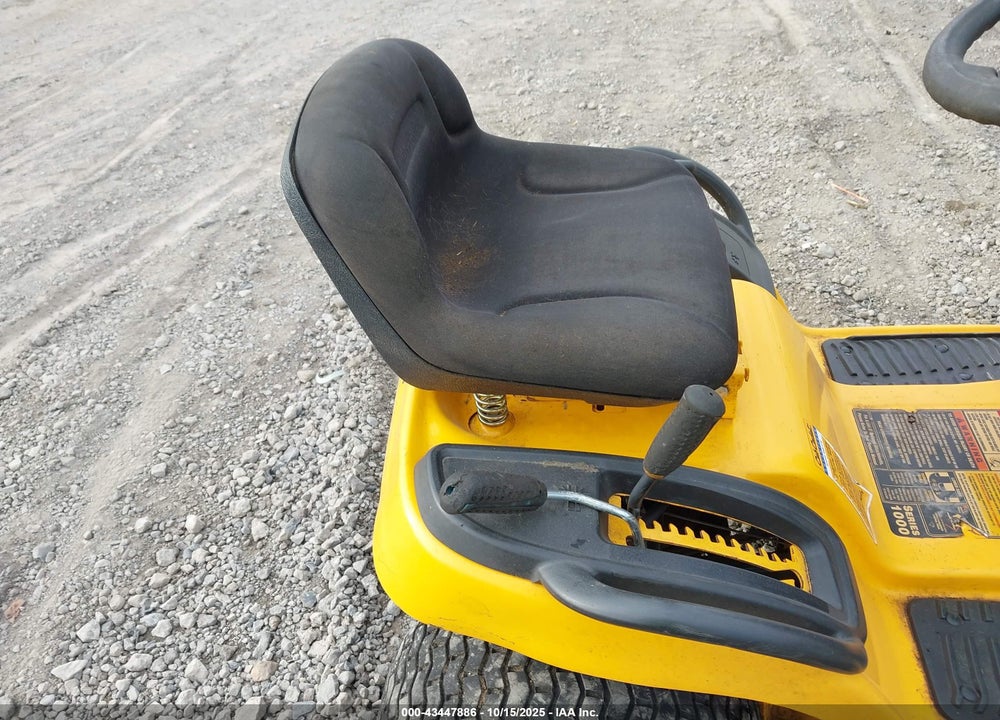 2010 CUB CADET RIDING LAWNMOWER VIN: 1B041H20401