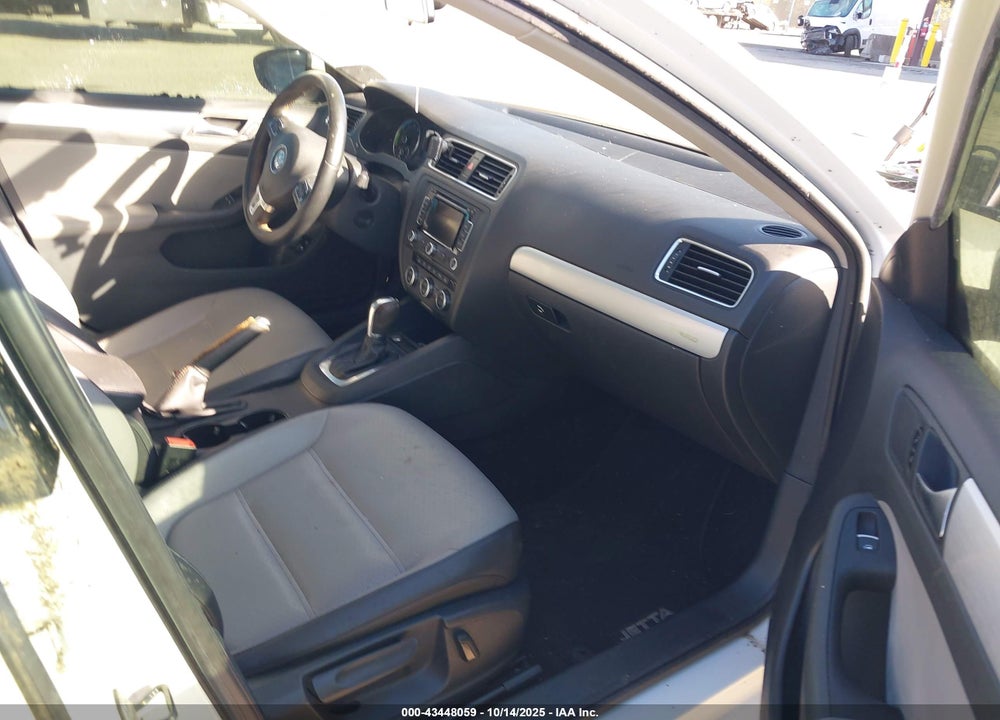 2013 VOLKSWAGEN JETTA VIN: 3VW637AJ4DM283309