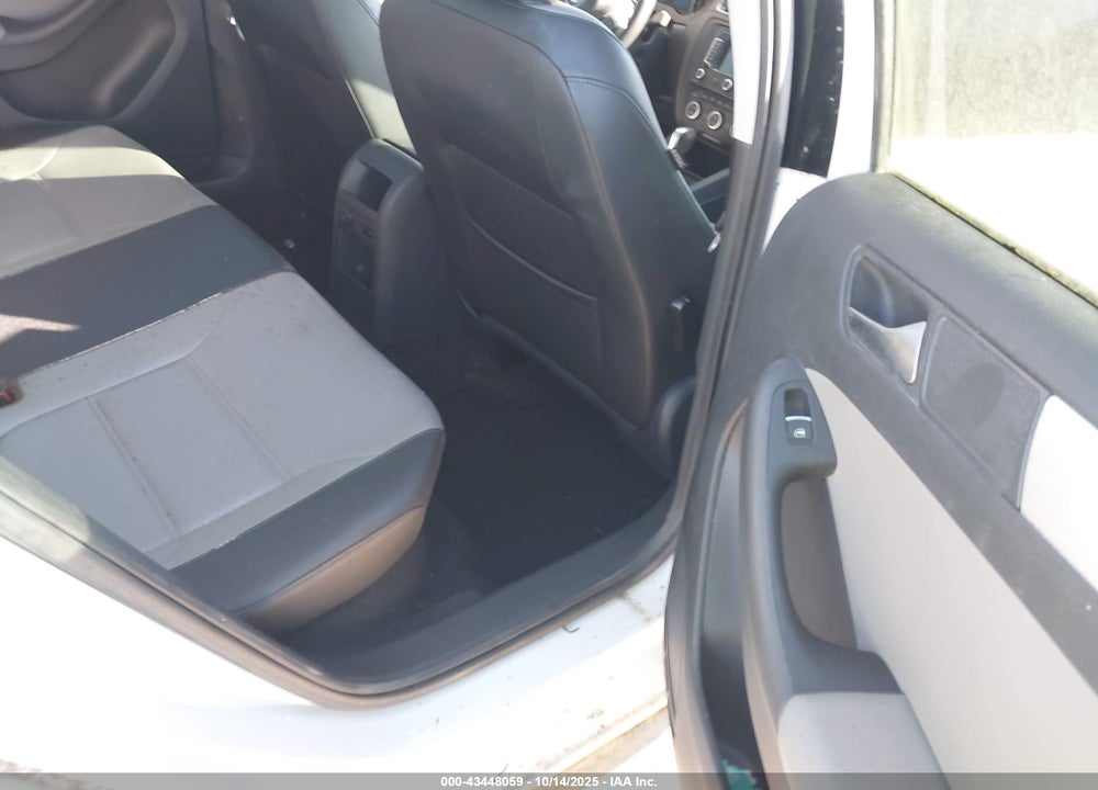 2013 VOLKSWAGEN JETTA VIN: 3VW637AJ4DM283309