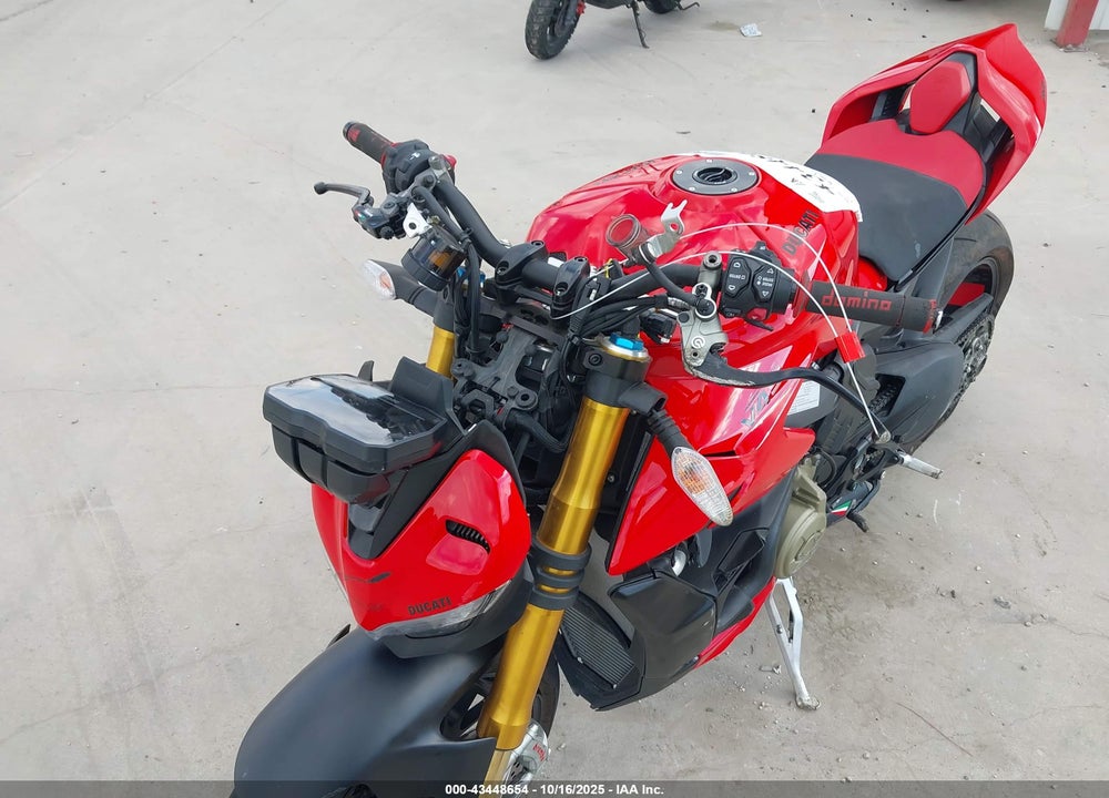 2024 DUCATI STREETFIGHTER V4/V4S VIN: ZDMFAKWW4RB009112