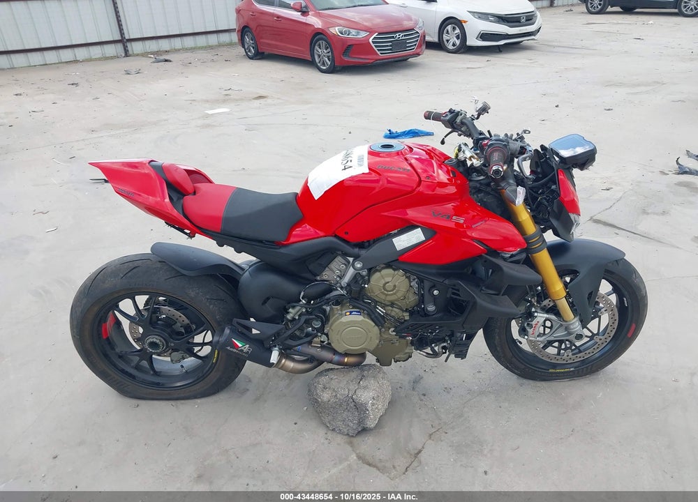 2024 DUCATI STREETFIGHTER V4/V4S VIN: ZDMFAKWW4RB009112