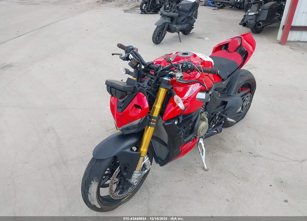2024 DUCATI STREETFIGHTER V4/V4S VIN: ZDMFAKWW4RB009112