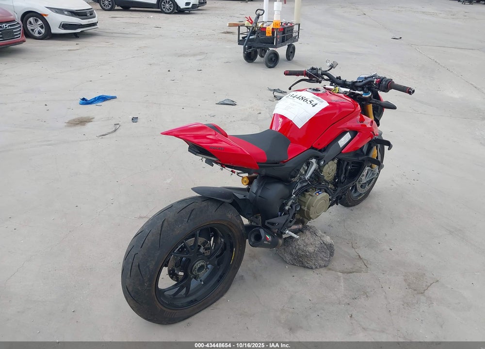 2024 DUCATI STREETFIGHTER V4/V4S VIN: ZDMFAKWW4RB009112