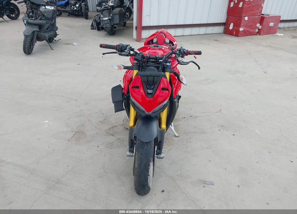 2024 DUCATI STREETFIGHTER V4/V4S VIN: ZDMFAKWW4RB009112