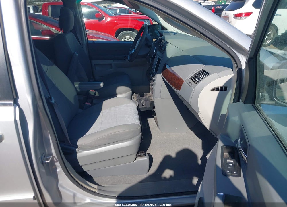 2010 CHRYSLER TOWN & COUNTRY LX VIN: 2A4RR4DE8AR179738
