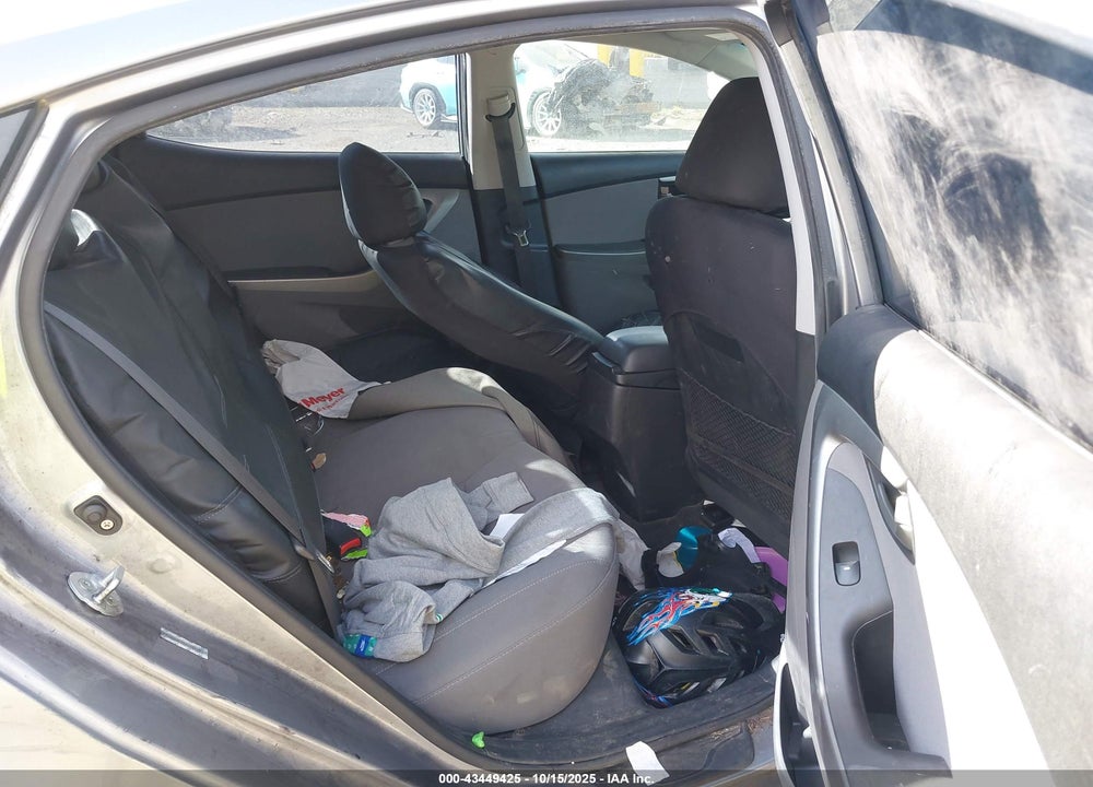 2015 HYUNDAI ELANTRA VIN: KMHDH4AE9FU265928