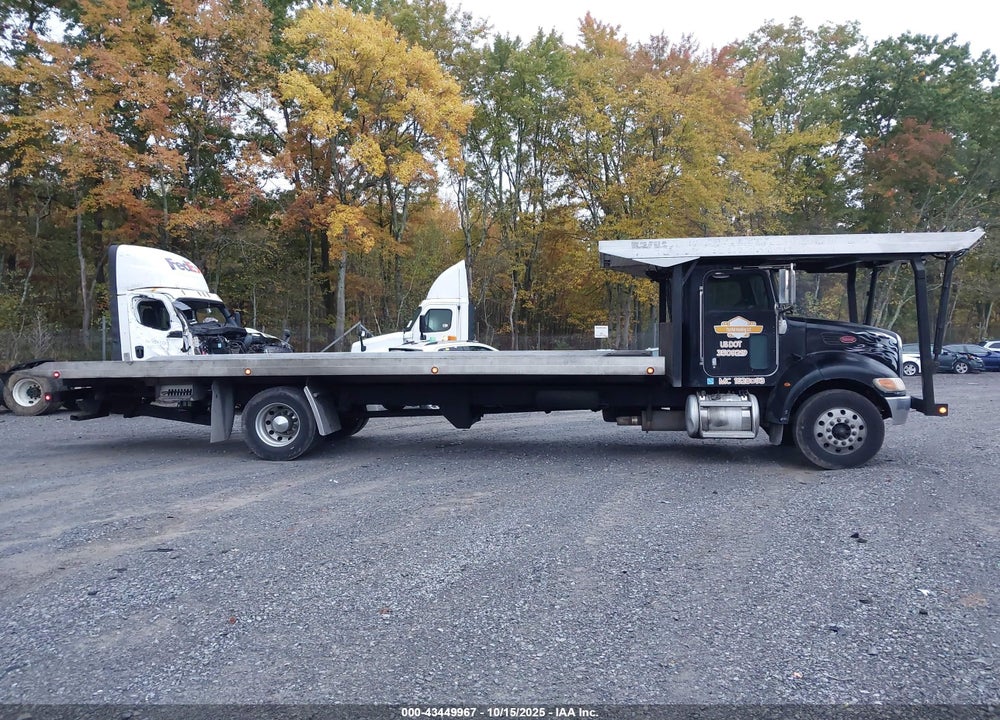 2006 PETERBILT 335 VIN: 2NPLHZ7X06M658399