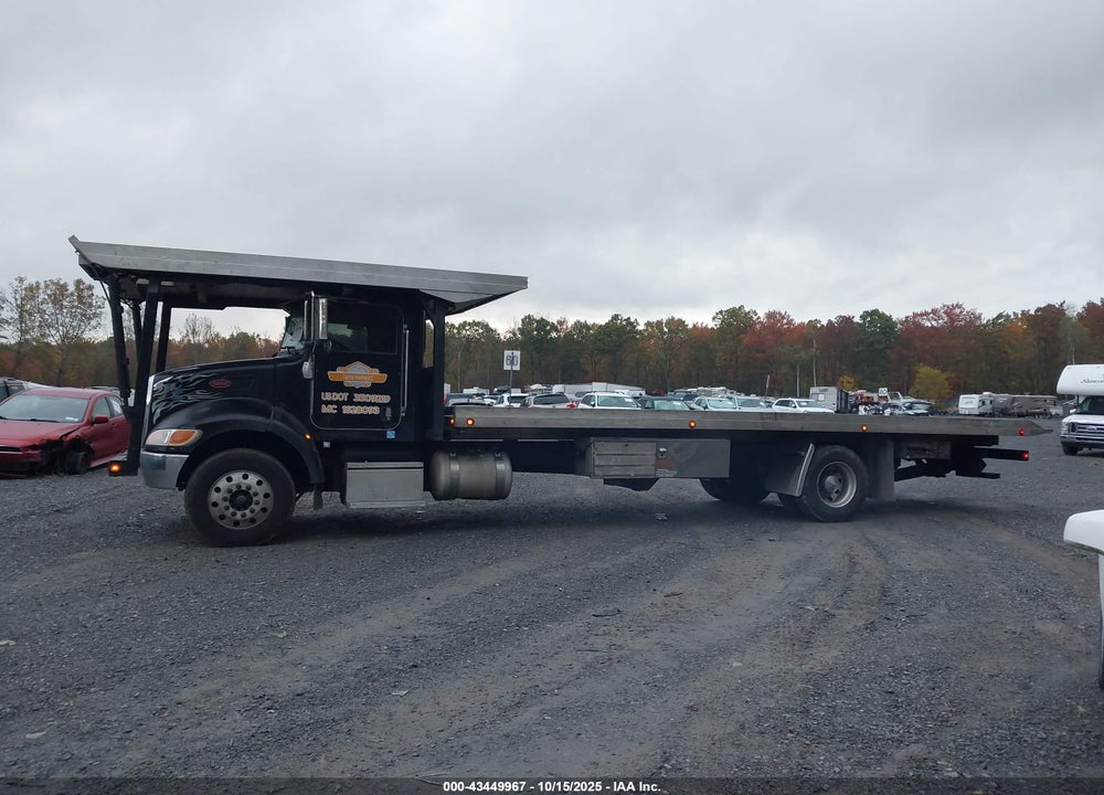 2006 PETERBILT 335 VIN: 2NPLHZ7X06M658399